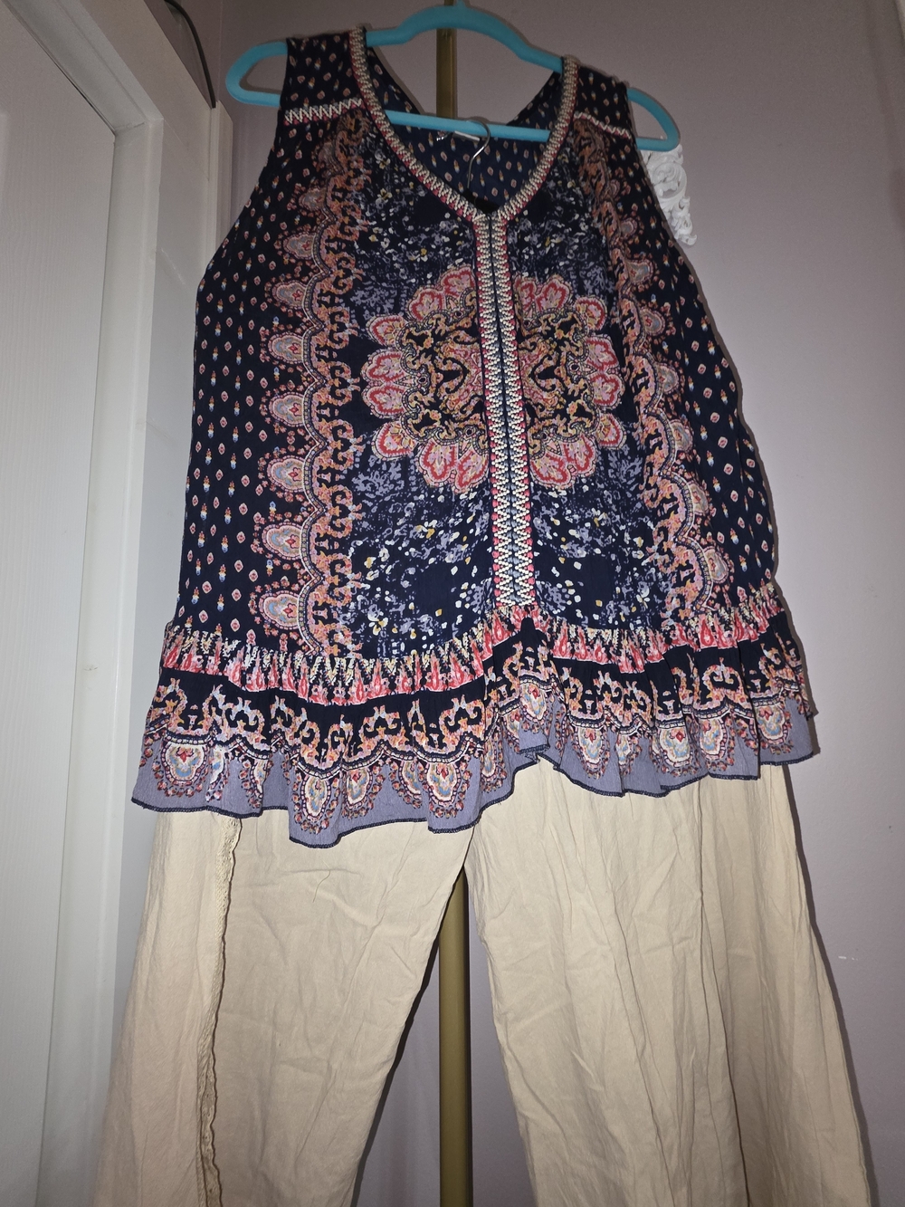 2 Pc Styled Set Bila Navy Paisley-Print Sleeveless V-Neck With Pants Wide Leg